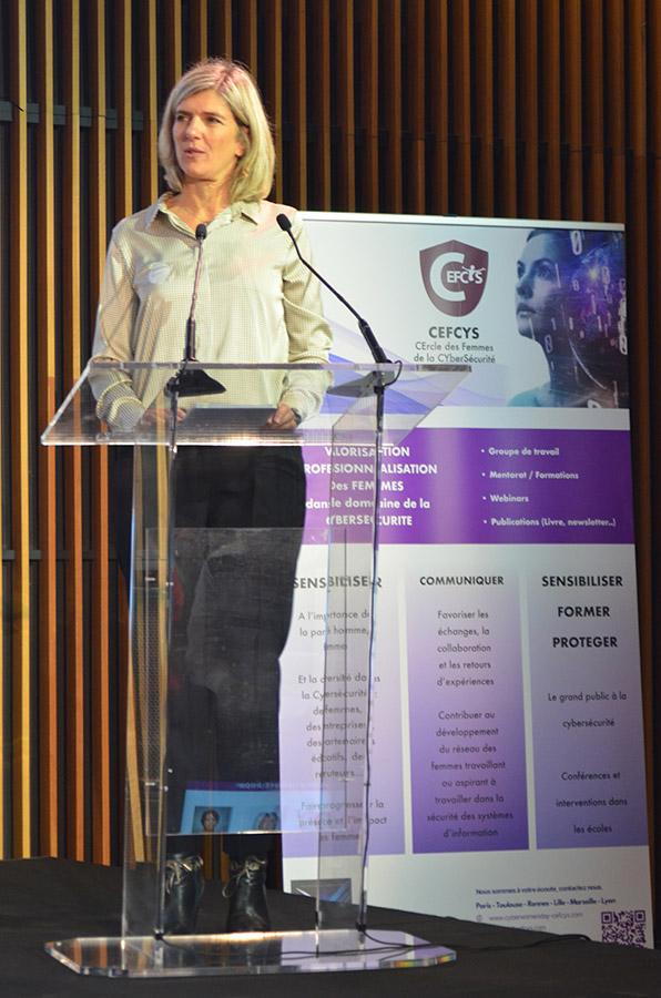 Alexandra JACCOBERGER remet le Prix Métiers supports de la Cyber - Europe